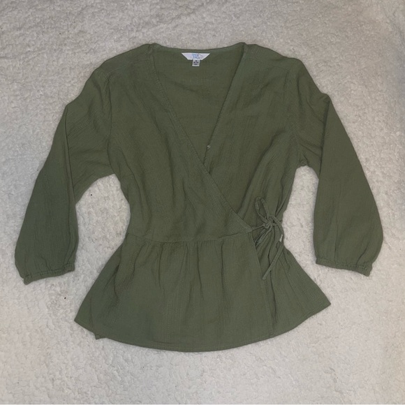 Cross Tie Top - Picture 1 of 2